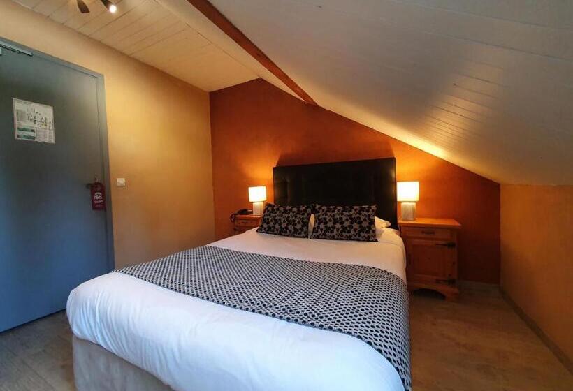 Номер Стандарт, Auberge De La Croix Perrin