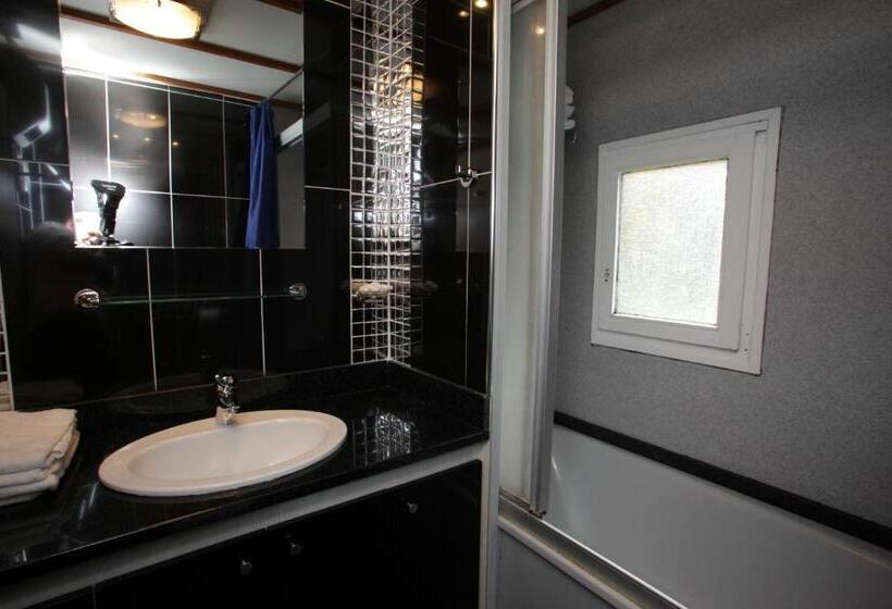 스탠다드 방갈로, Chateau De Quesmy