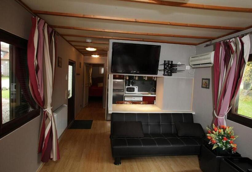 스탠다드 방갈로, Chateau De Quesmy