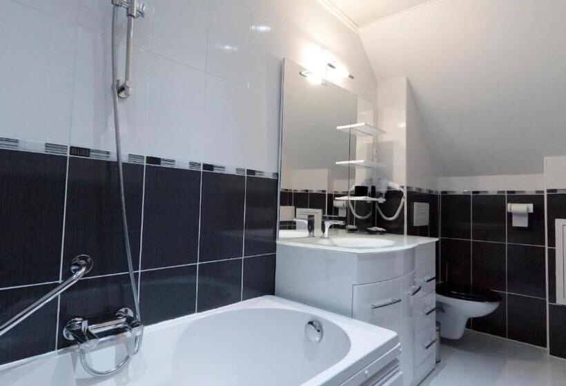 패밀리 룸, Chateau De Quesmy