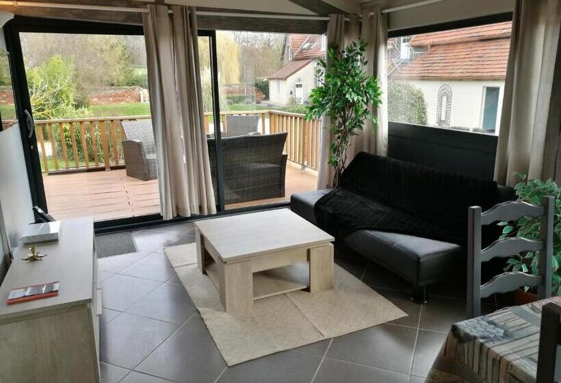 침실 2개 주택, Chateau De Quesmy