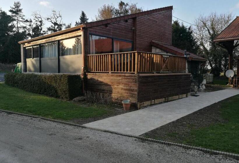 침실 2개 주택, Chateau De Quesmy