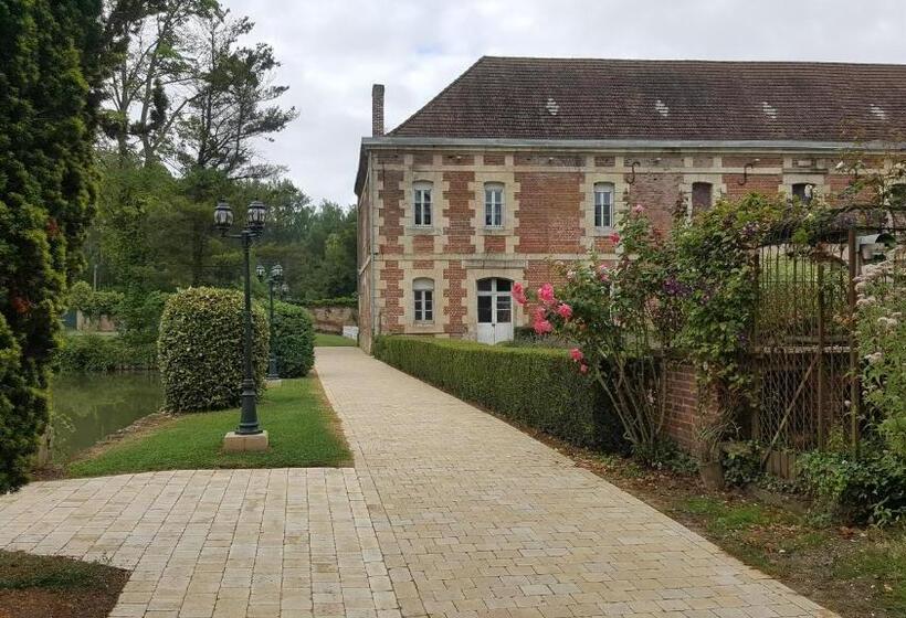 침실 4개 주택, Chateau De Quesmy