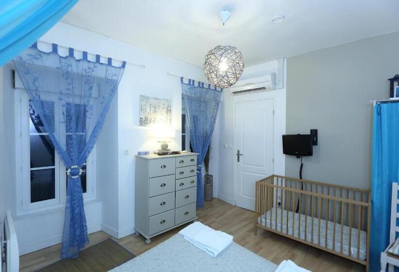 침실 4개 주택, Chateau De Quesmy