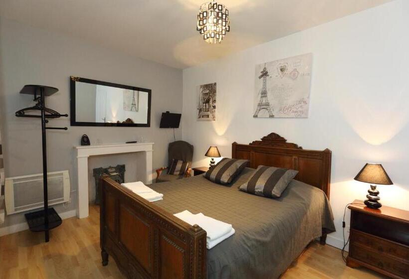 침실 4개 주택, Chateau De Quesmy