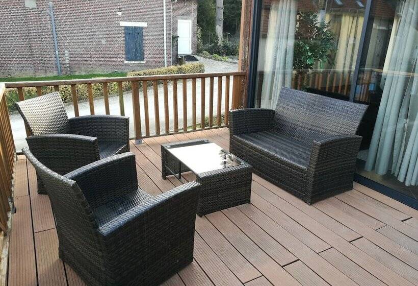 침실 2개 주택, Chateau De Quesmy