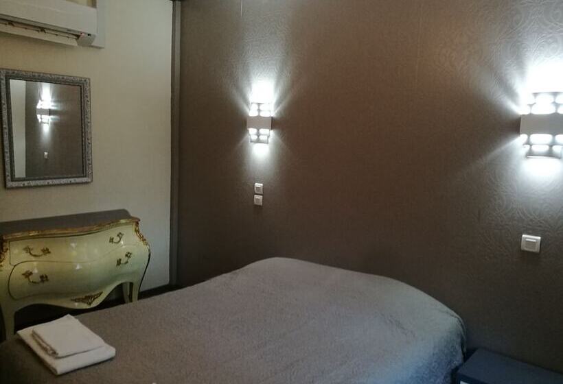 침실 2개 주택, Chateau De Quesmy