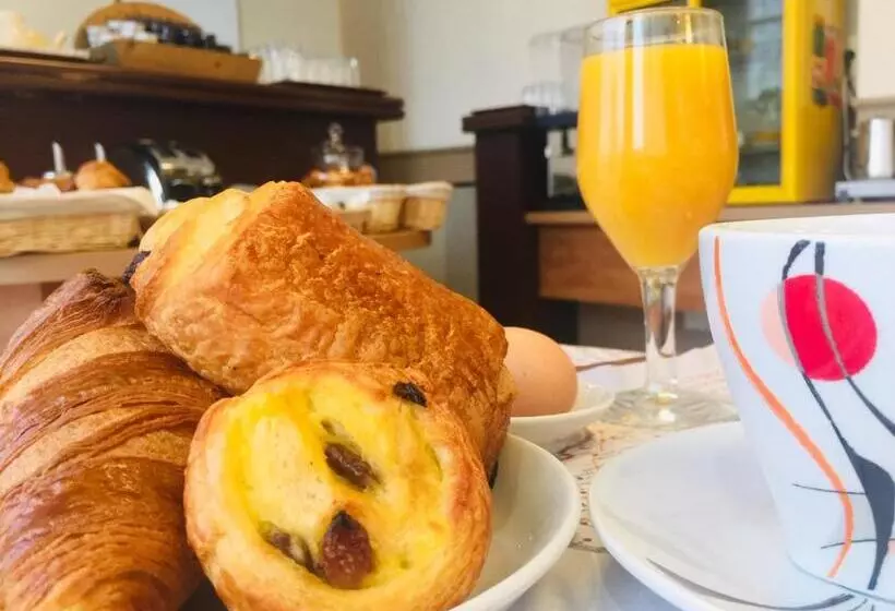 スタンダードルーム, Contact Hôtel Foch