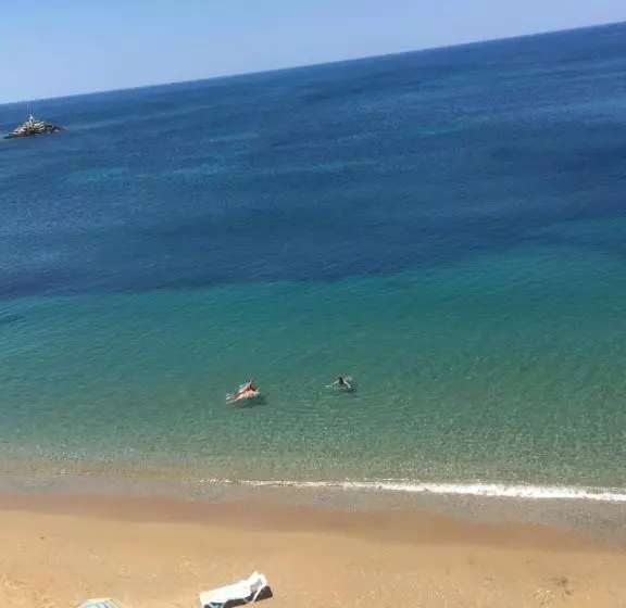 اتاق استاندارد چهارنفره با بالکن, Dionisos