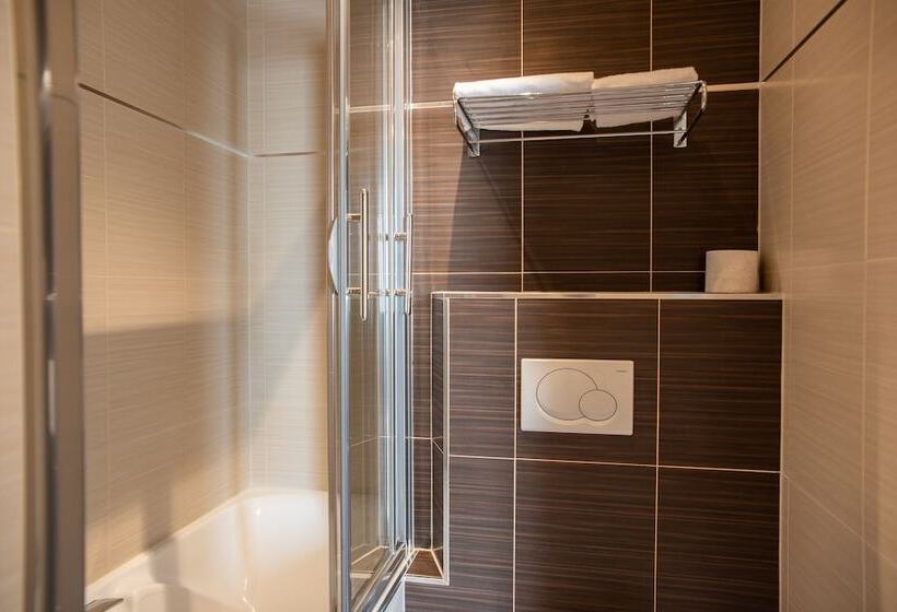 Номер Стандарт Трехместный, Hôtel Garabel