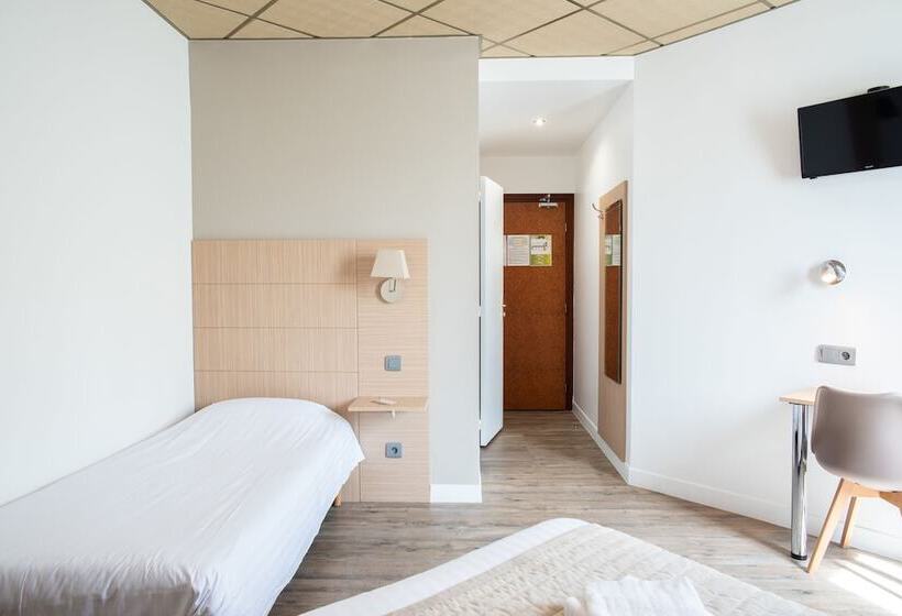 חדר סטנדרט לשלושה, Hôtel Garabel