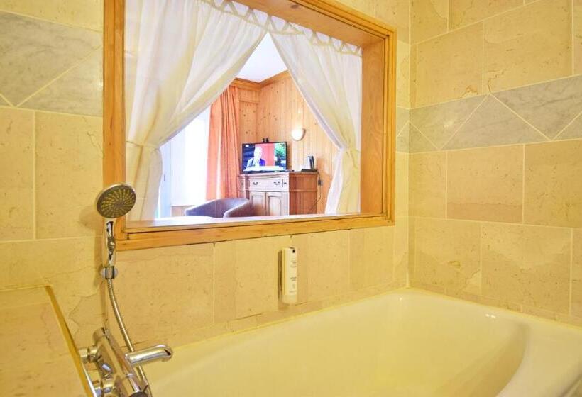 חדר משפחתי, Hôtel Restaurant Le Lac