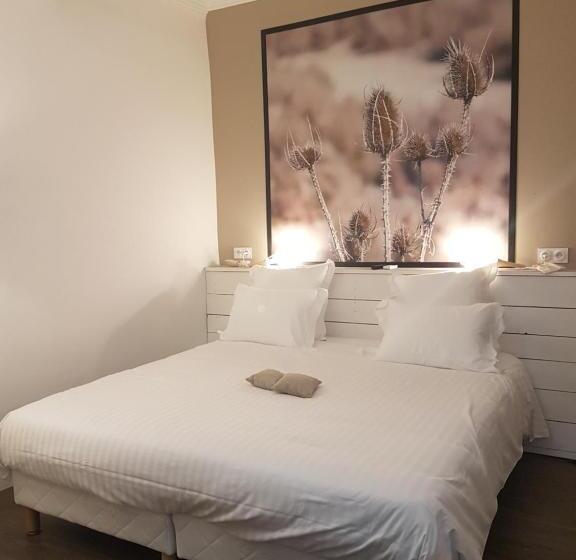 غرفة عائلية, Hôtel Restaurant Chez Carrière