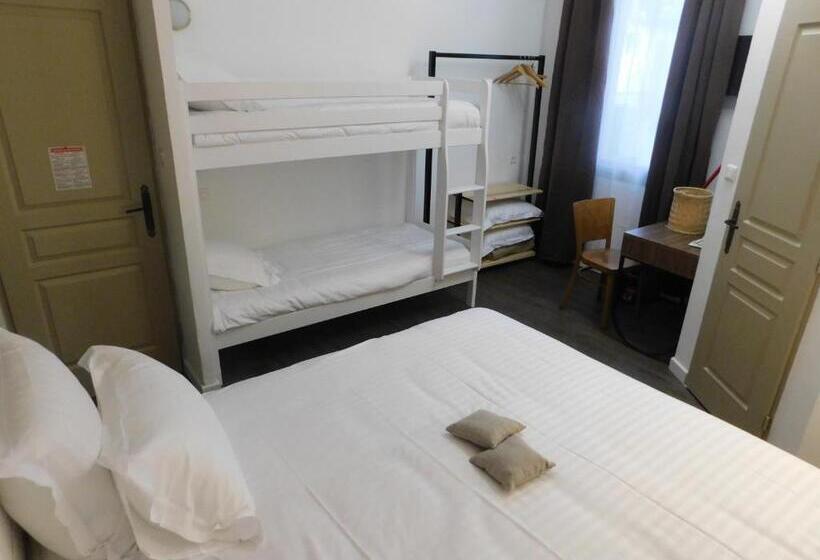 غرفة عائلية, Hôtel Restaurant Chez Carrière