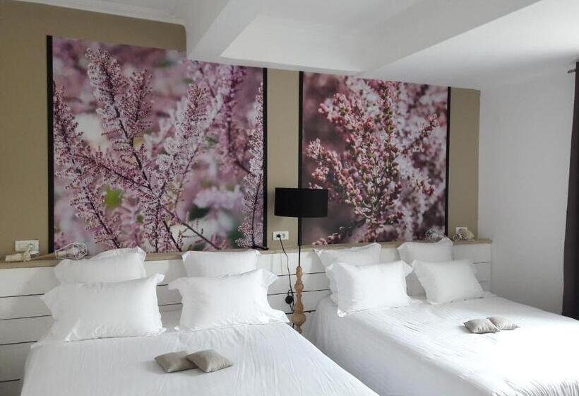 غرفة قياسية رباعية, Hôtel Restaurant Chez Carrière