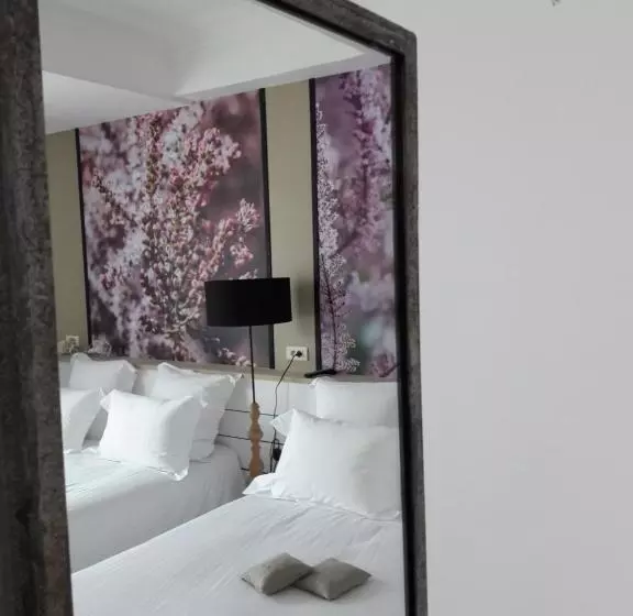 اتاق استاندارد چهار تخته, Hôtel Restaurant Chez Carrière