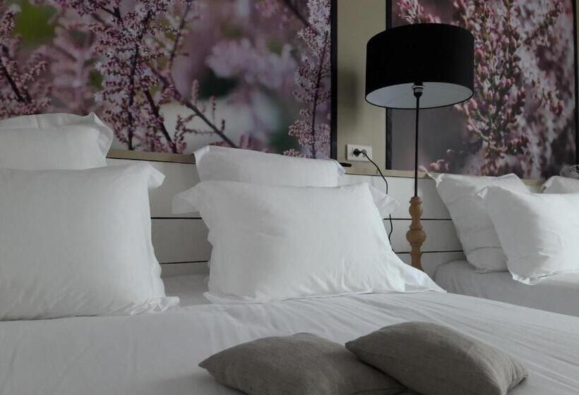 غرفة قياسية رباعية, Hôtel Restaurant Chez Carrière