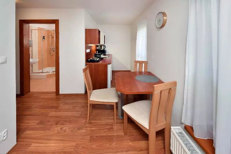 اتاق استاندارد یک نفره, Iris Hotel Llandudno