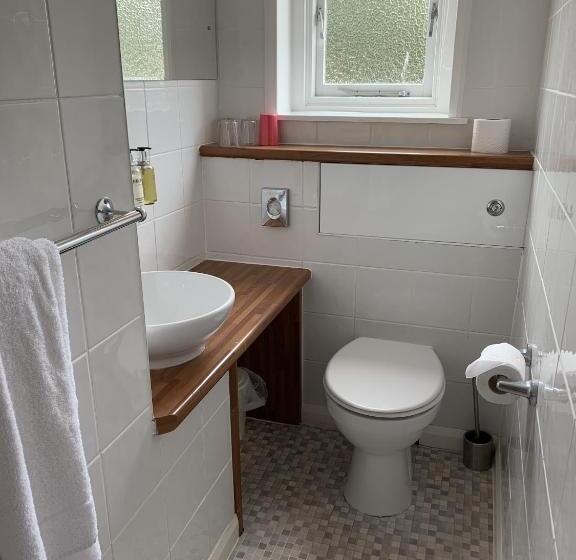 غرفة قياسية, Knights Court