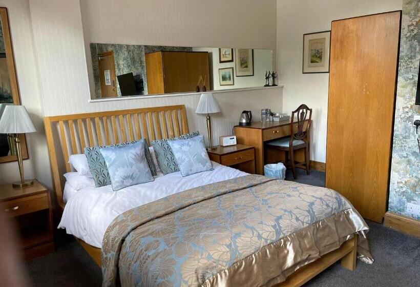 غرفة قياسية, Knights Court