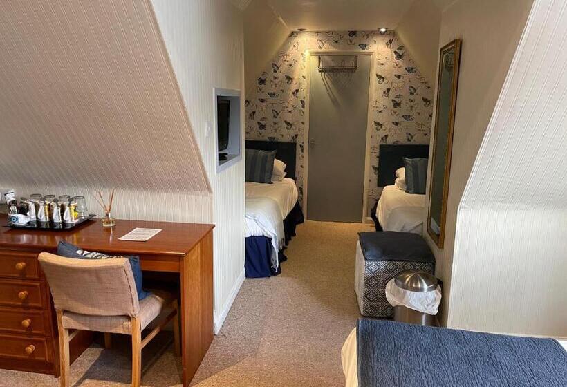 غرفة عائلية, Knights Court