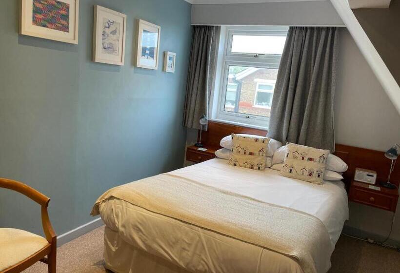 غرفة عائلية, Knights Court