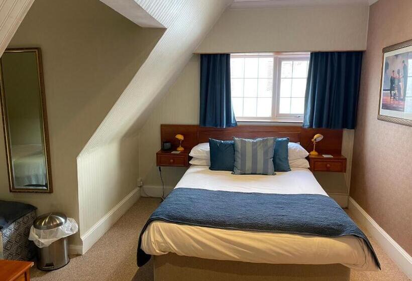 غرفة عائلية, Knights Court