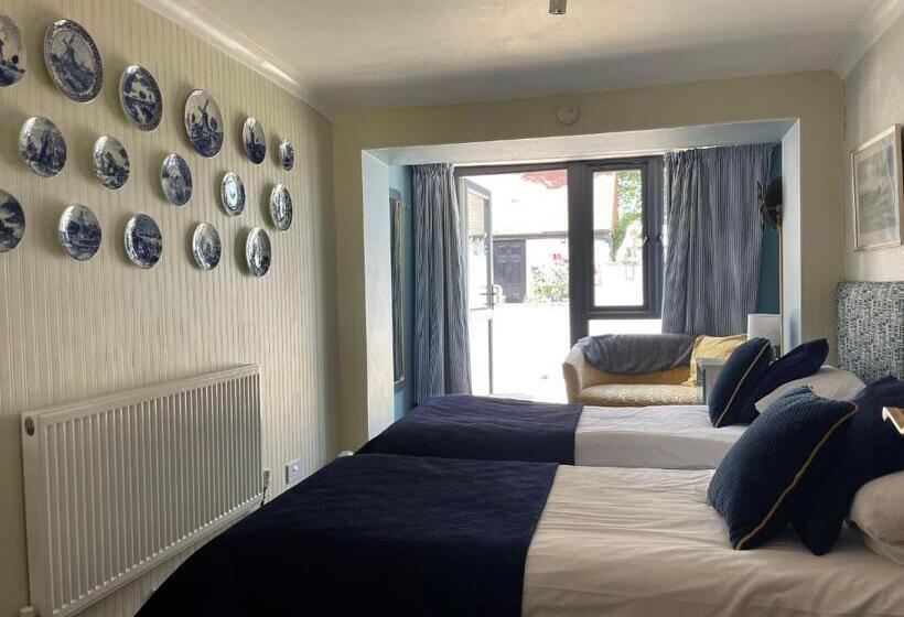 اتاق استاندارد با تراس, Knights Court