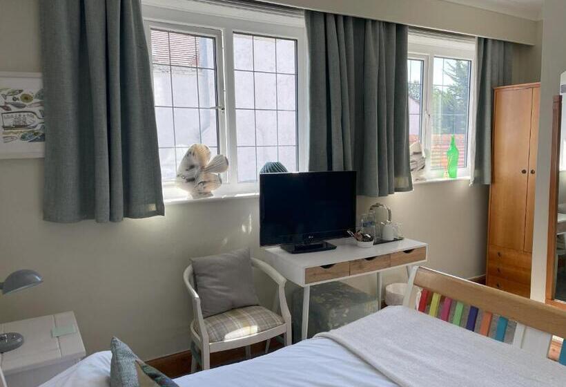 غرفة قياسية, Knights Court