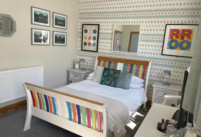 غرفة قياسية, Knights Court