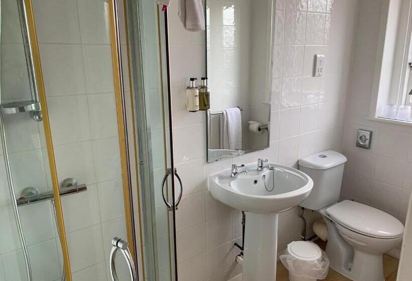 غرفة قياسية, Knights Court