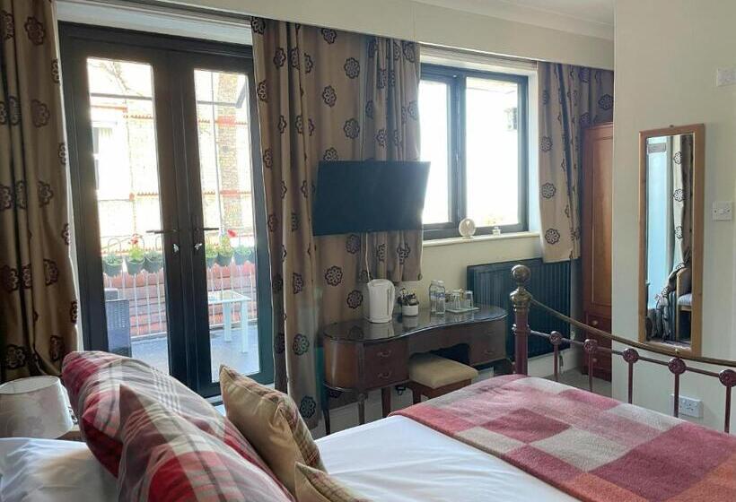 اتاق استاندارد با چشم‌انداز دریا, Knights Court