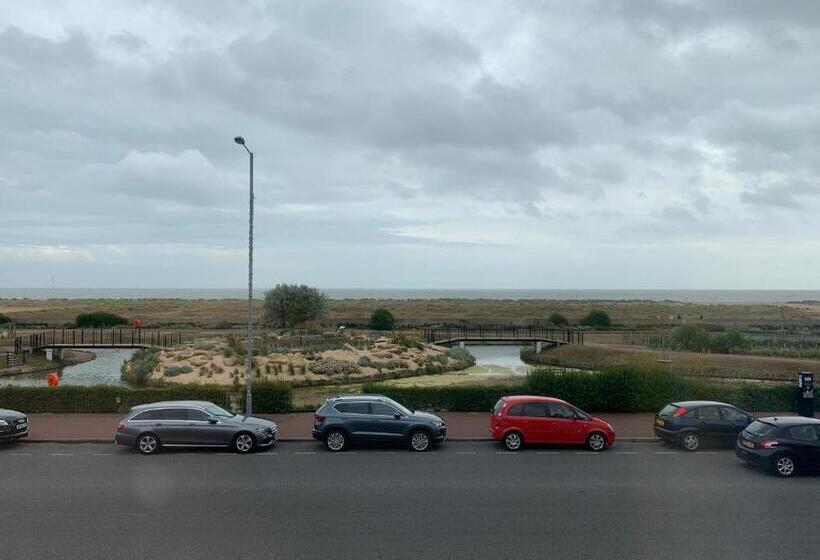 اتاق استاندارد با چشم‌انداز دریا, Knights Court