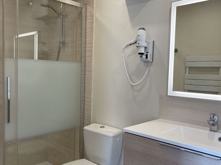 דירת חדר, La Maison Blanche