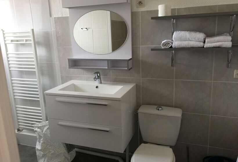 דירת חדר, La Maison Blanche