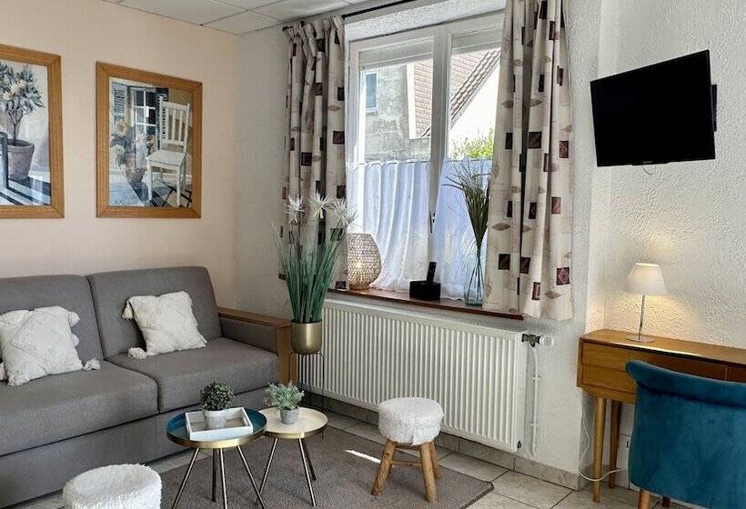 סטודיו סופריור, La Maison Blanche