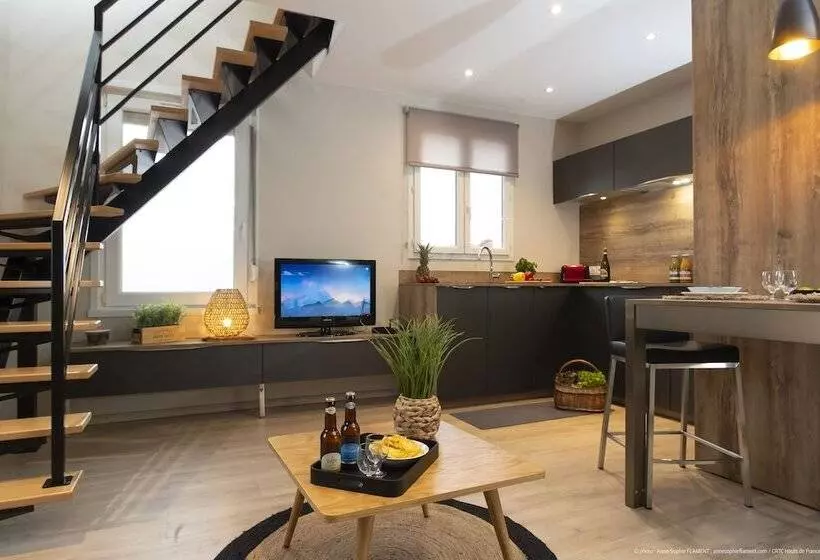 ドゥプレックスルーム, La Maison Blanche