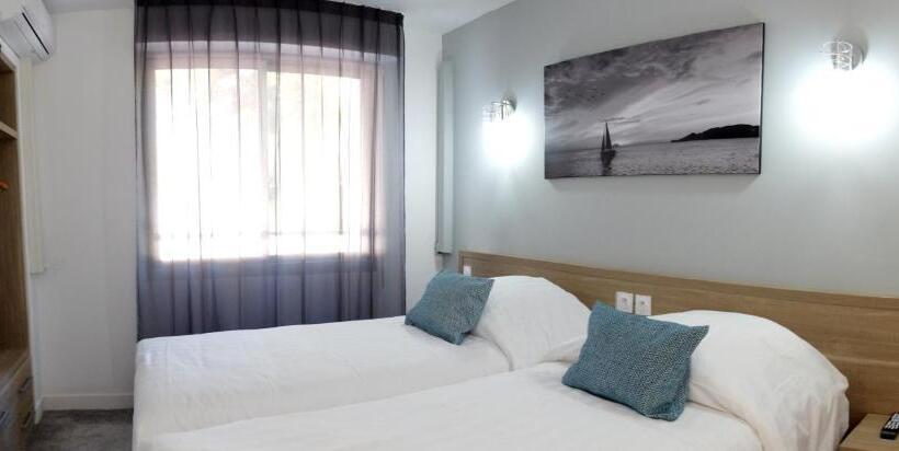 חדר סטנדרט לשלושה עם טרסה, La Voile