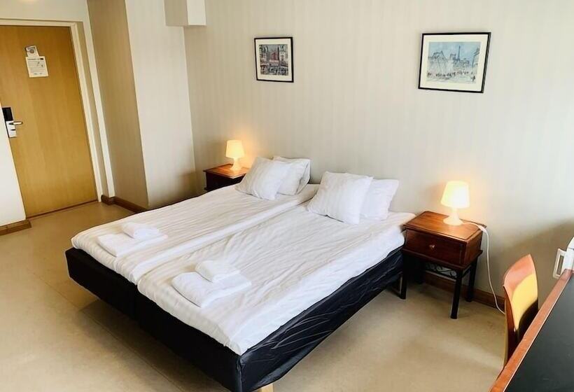 غرفة قياسية, Li Uninen Kotka