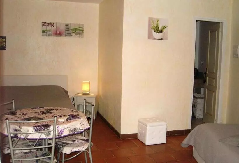 Camera Tripla Standard, Mas Aurélia B&b
