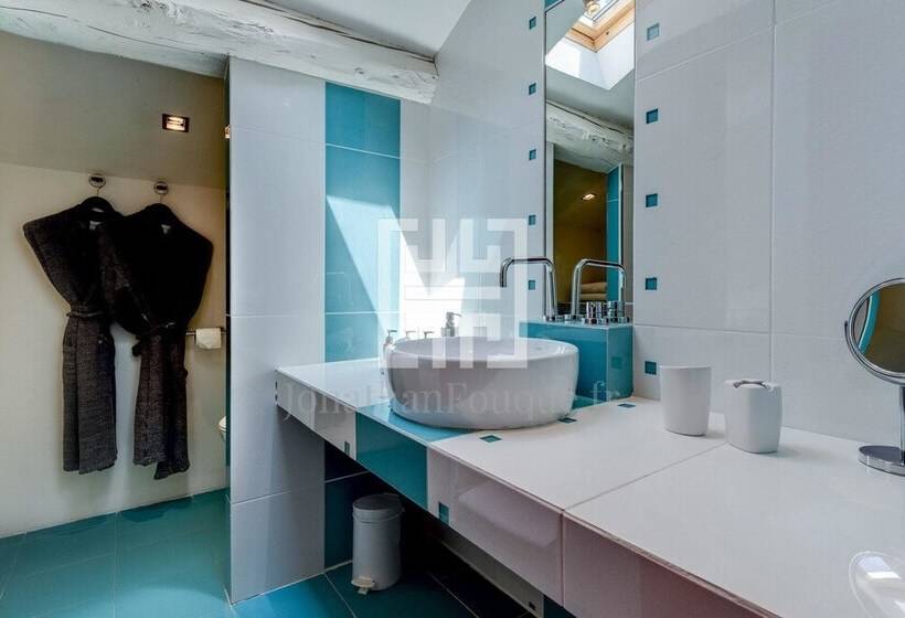 غرفة قياسية, Mas De L'amarine