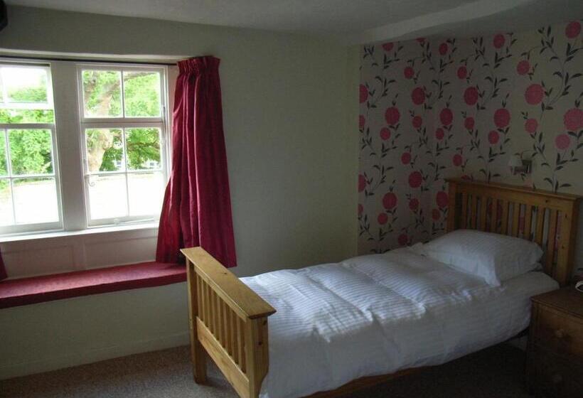 غرفة كلاسيكية, Neeld Arms