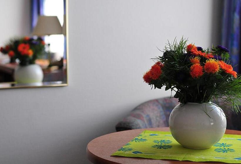 标准三人间, Stadt Reinfeld