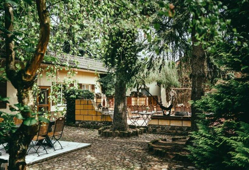 جناح جونيور, Landhotel Classic