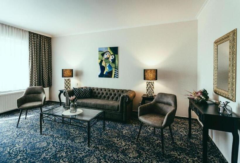 جناح جونيور, Landhotel Classic