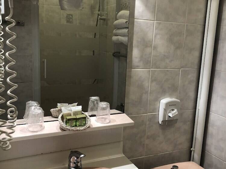 חדר סטנדרט, Logis Hotel Restaurant Le Mirador