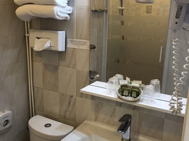 חדר סטנדרט, Logis Hotel Restaurant Le Mirador