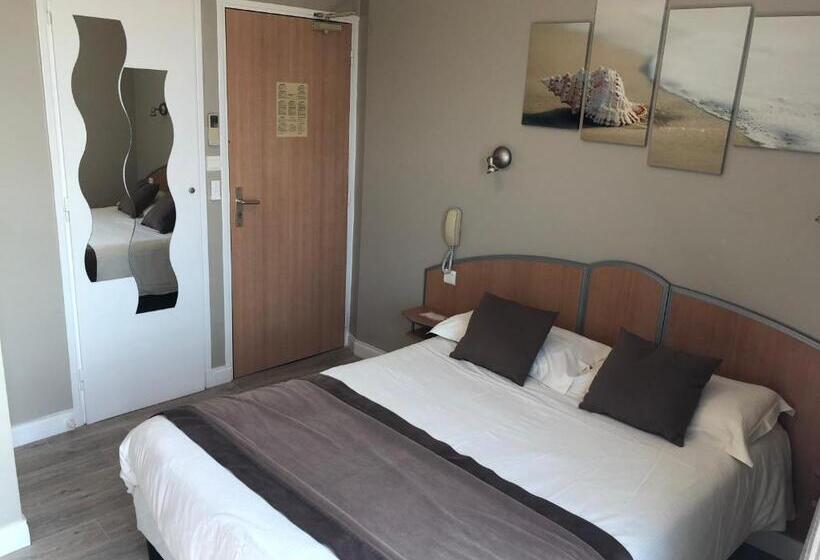 חדר סטנדרט נוף לים עם מרפסת, Logis Hotel Restaurant Le Mirador