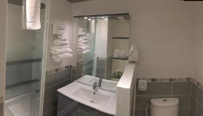 ルームシェアのワンベッド, Logis Hotel Restaurant Le Mirador