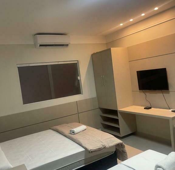 豪华三人间, Mustang